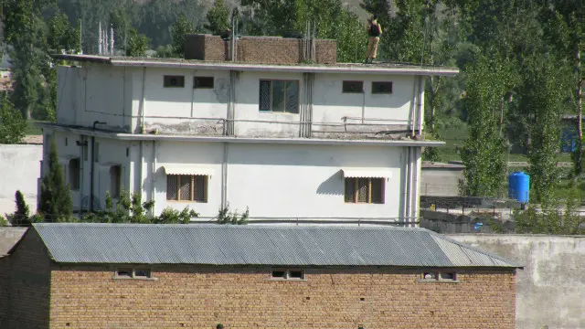 القاعدہ کے سربراہ اسامہ بن لادن کا یہ مکان مقامی انتظامیہ اور صوبائی حکومت کے لیے درد سر بنا رہا ہے