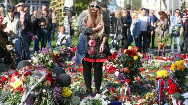 Біля кордону силовиків, що охороняли Куликове поле, залишили квіти та лампадки