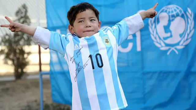 Murtaza con la polera de la selección argerntina