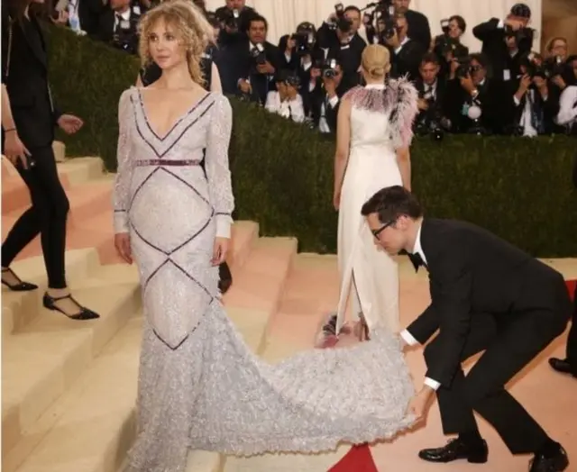 جونو ٹیمپل کو اپنے لباس کو درست کروانا پڑا