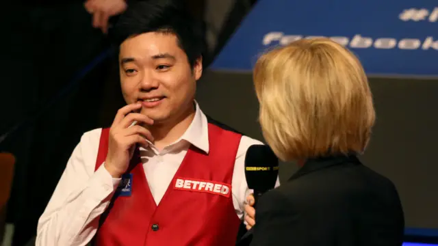 丁俊晖赛后接受BBC体育部采访（新华社图片2/5/2016）