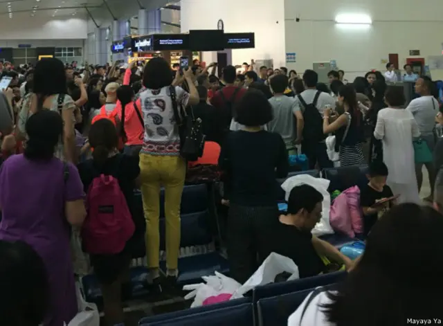 Ảnh của Mayaya Ya, người dùng mạng Weibo nói du khách Trung Quốc ở sân bay Cam Ranh đã hô khẩu hiệu và hát quốc ca để bày tỏ bất bình với nhân viên sân bay