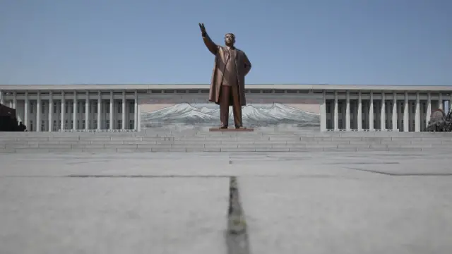 Памятник Ким Ир Сену