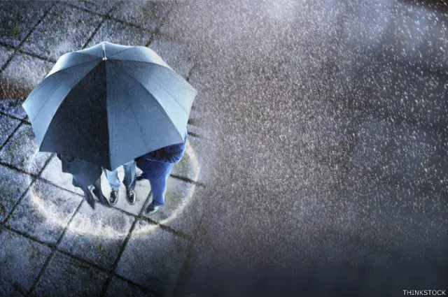 Varias empresas ofrecen servicios personalizados para garantizarte un día soleado.