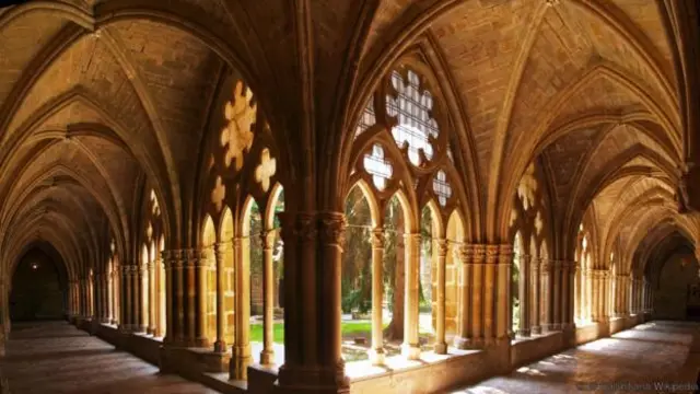 Köyün yakınlarındaki Veruela manastırı köyü aforoz etti. 