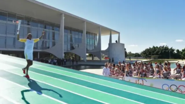 یہ مشعل ایمازون سے لے کر برازیل کی جنوبی سرحد تک 300 قصبوں سے گزرے گی