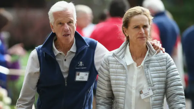 Jorge Lemann y esposa