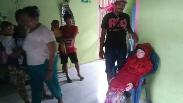 当地警察局长普拉姆卡尔诺告诉记者，当地的村民发现这个玩具娃娃的时候，正值3月份东南亚发生了罕见的日食。