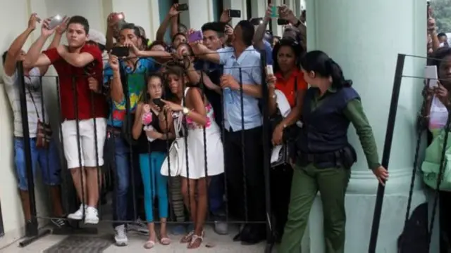 سکیورٹی اہلکاروں نے شہریوں کو شو کے نزدیک نہیں انے دیا