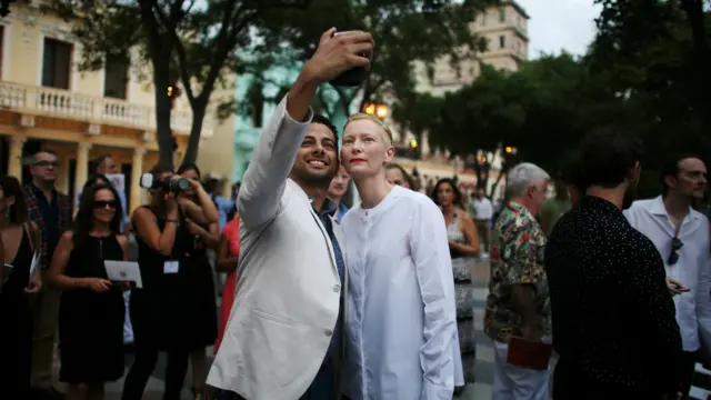 Тильда Суинтон с поклонником