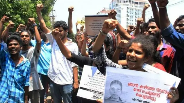 منگل کو اس ہسپتال کے سامنے مظاہر کیا گیا تھا جہاں لڑکی کی لاش لے جائی گئي تھی