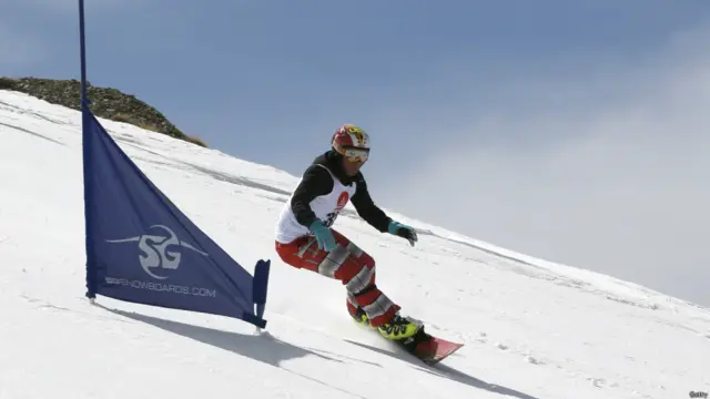 ٹوچال پہاڑوں پر سکئنگ کرتے ہوئے 