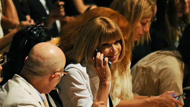 Редактор модного журнала Vogue Анна Винтур предпочитает всем своим телефонам старую добрую "раскладушку"