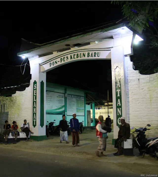 Suasana di depan Pondok pesantren Kebun Baru di pinggiran Kota Pamekasan, Madura. 