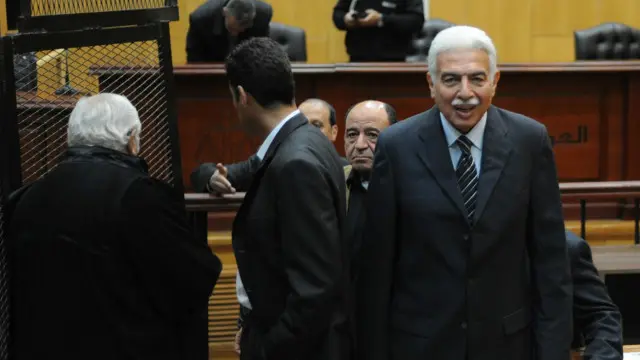 اتهم نظيف في عدة قضايا عقب إقالته من منصبه في يناير / كانون الثاني 2011 تزامنا مع تظاهرات 25 يناير 