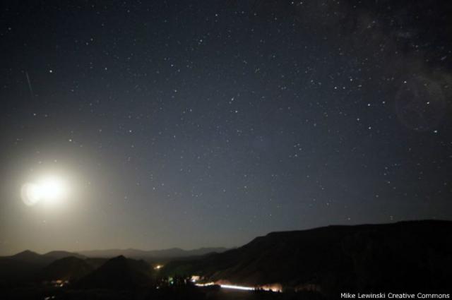 Para poder ver los meteoros con claridad no hace falta ningún instrumento, pero sí alejarse de la contaminación lumínica.