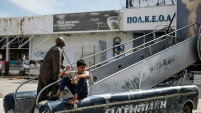 رفض دول مثل بريطانيا وأيرلندا استقبال اللاجئين يفاقم أبعاء المحطة الأولى لاستقبالهم مثل اليونان وإيطاليا