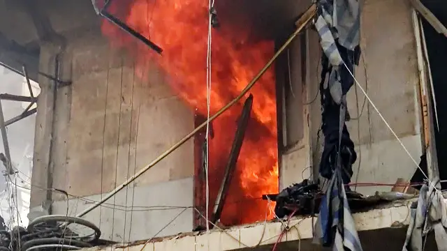 الوتکې داسې بمونه غورځوي چې په سیمه کې اور بلوي.