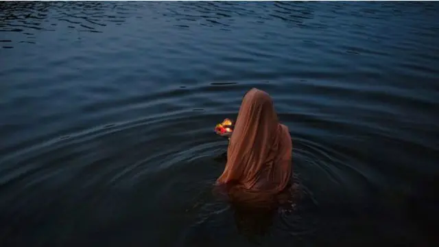 رسانهها توجه خاصی به خودکشی زنان نمیکنند