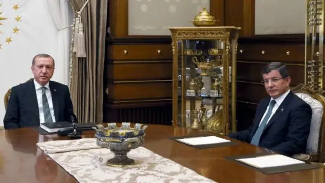 اجتماع غير معتاد بين داوود أوغلو والرئيس أردوغان فجر التطورات الأخيرة