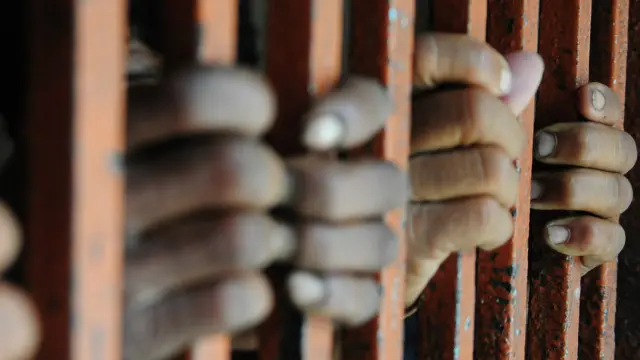 عمران بابر جمیل نے صحافیوں سے بات کرتے ہوئے کہا کہ ان پر سیاسی مقاصد کے لیے غلط الزام لگایا جا رہا ہے