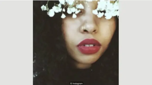 Warsan Shire pernah menerbitkan dua pamflet puisi dan debut koleksi puisinya akan terbit akhir 2016 nanti.