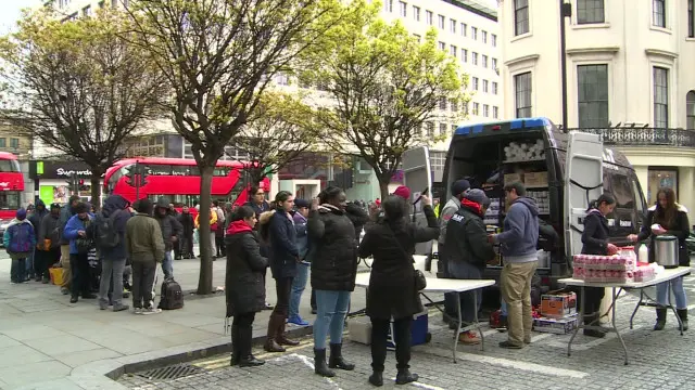 سکھ فلاحی ادارے کا کہنا ہے کہ بے گھر اور ضرورت مند افراد کی مدد کرنا ان کے مذہب کا حصہ ہے