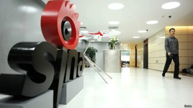 马云还投资了一些广受中国用户欢迎的社交网站平台,比如陌陌和中国最大的社交媒体新浪微博。