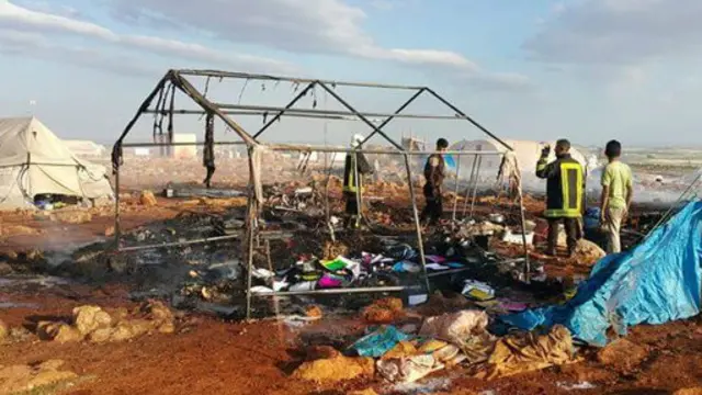 کمونہ کیمپ شام میں خانہ جنگی کے باعث بے گھر ہونے والوں کے لیے قائم کیا گیا ہے جو سرمدا سے چار کلو میٹر دور جبکہ ترکی کی سرحد سے دس کلو میٹر دور ہے