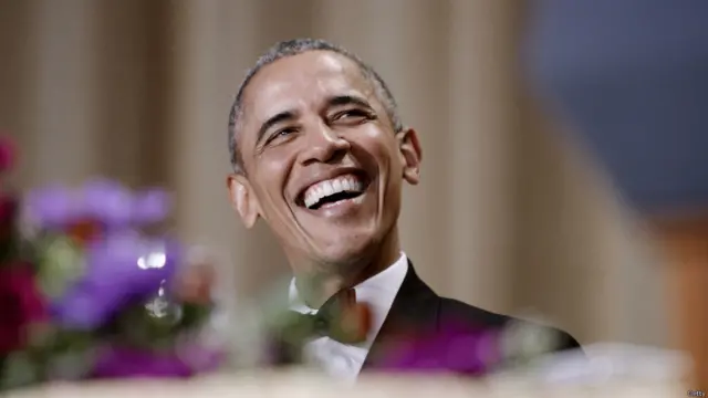 美国总统奥巴马在最后一次白宫记者晚宴上的调侃，让中国网民称他变身段子手。