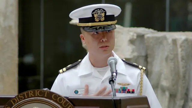 爱德华·林于2008年在夏威夷海军基地讲话