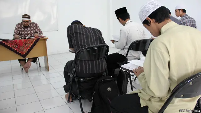 Suasana perkuliahan di sebuah klas di kampus STAI Ali bin Abi Thalib.
