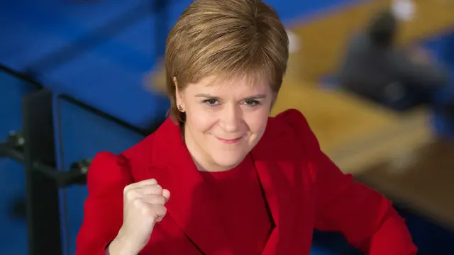 SNP lideri Nicola Sturgeon: "Halkımız geleceğini AB'de görüyor."