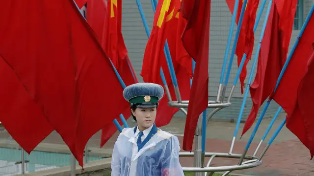 1980 کے بعد پہلے اجلاس میں جماعت کے ہزاروں کارکن کم جونگ اُن کی حمایت کے اظہار کے لیے شرکت کر رہے ہیں