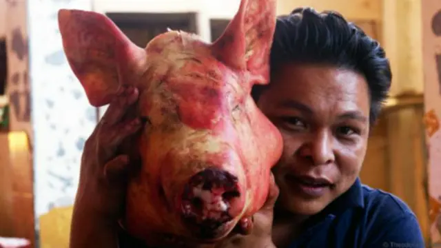 托莫洪市场在令人毛骨悚然的欢乐之下(图片来源:Theodora Sutcliffe)