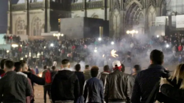 科隆大教堂和火车站附近在跨年夜聚集了大量人群