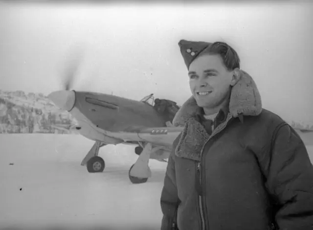 Летчик Чарльтон Хоу за время операции "Форс Бенедикт" сбил три немецких истребителя