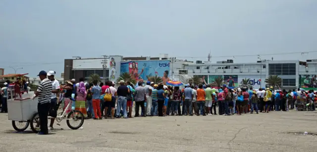 Cola para comprar productos