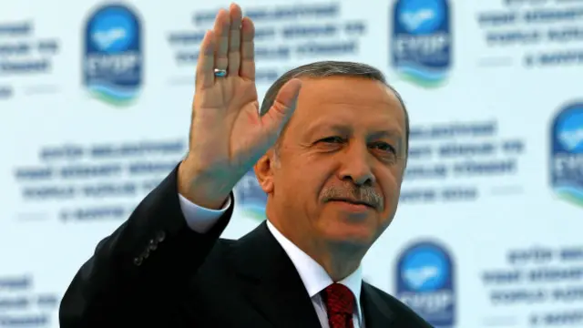 يدفع اردوغان بصهره بيرات البيرق إلى الأضواء