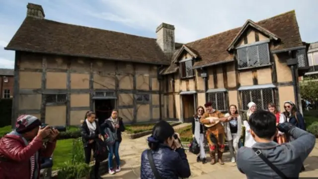 يجتذب مسقط رأس شكسبير في ستراتفورد-أبون-أفون الكثير من السياح سنويا