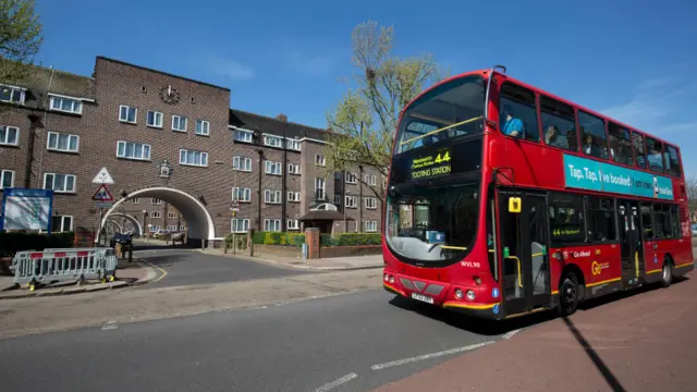 لندن کے علاقے ٹوٹنگ میں وہ عمارت جہاں صادق خان کا بچپن گزرا تھا۔