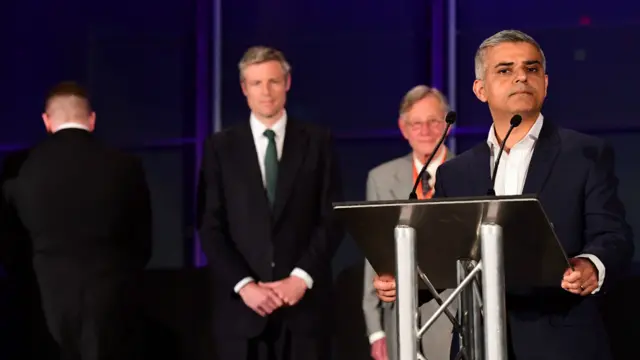 صادق خان نے ایک عام سرکاری سکول میں اپنی ابتدائی تعلیم حاصل کی اور اس کے بعد وکالت کی ڈگری حاصل کی۔ ڈگری حاصل کر کے وہ انسانی حقوق کے وکیل بنے اور لندن کی میٹروپولیٹن کے خلاف نسلی تعصب کے مقدمات کی پیروی کرتے رہے۔ 