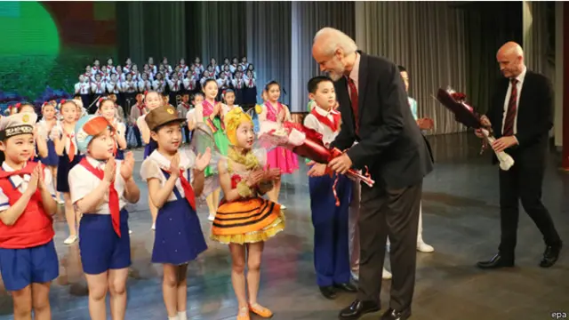 زار الوفد اثناء وجوده في كوريا الشمالية مستشفى للاطفال ومنشآت علمية ومزرعة ومواقع اخرى