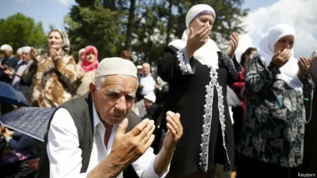 Umat muslim Bosnia dari berbagai penjuru menghadiri acara pembukaan kembali Masjid Ferhad Pasha.