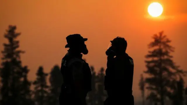 Upaya pemadaman masih berlangsung.