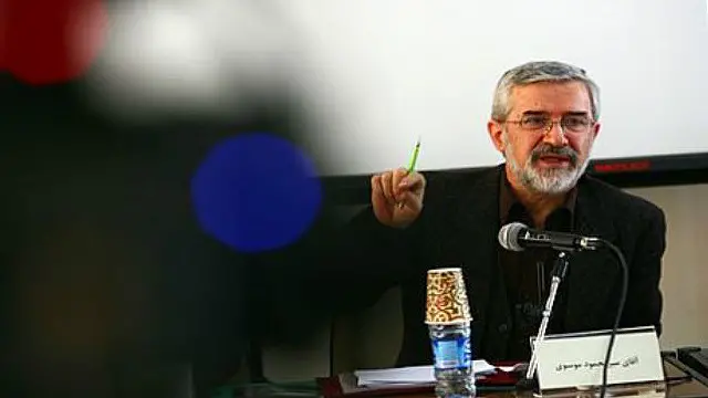 میرمحمود موسوی سفیر سابق ایران در هند و پاکستان و از مدیران قدیمی وزارت امور خارجه ایران است