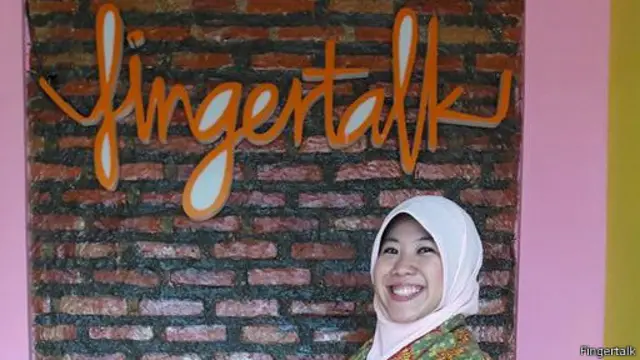 Dissa Syakina Ahdanisa mendirikan Kafe Fingertalk pada Mei 2015 lalu.