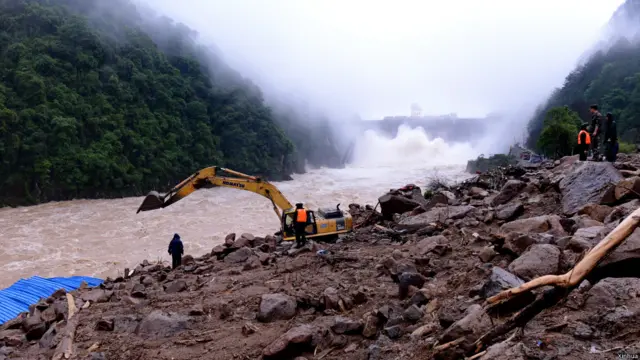 泰宁仍在持续下雨，给救援工作带来较大困难。
