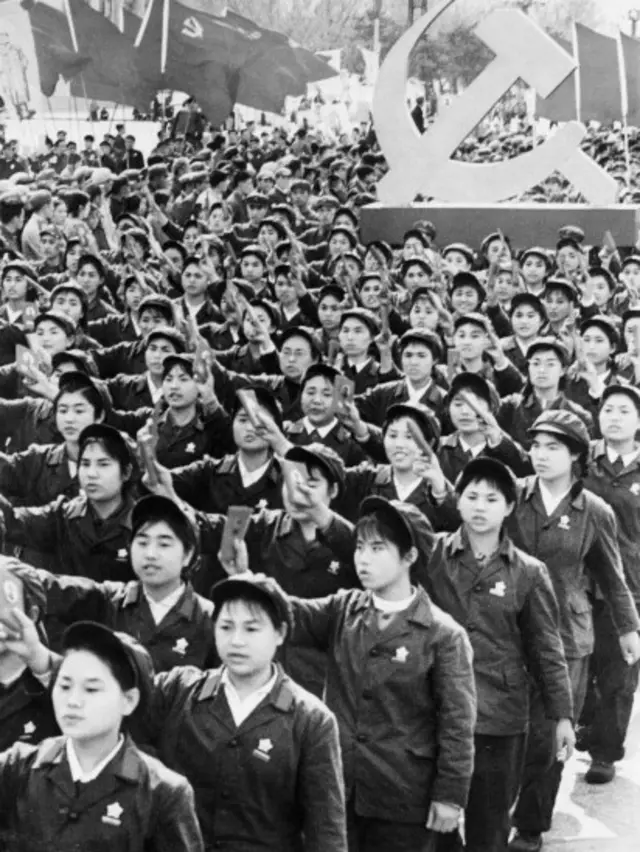 红卫兵拿着毛主席语录