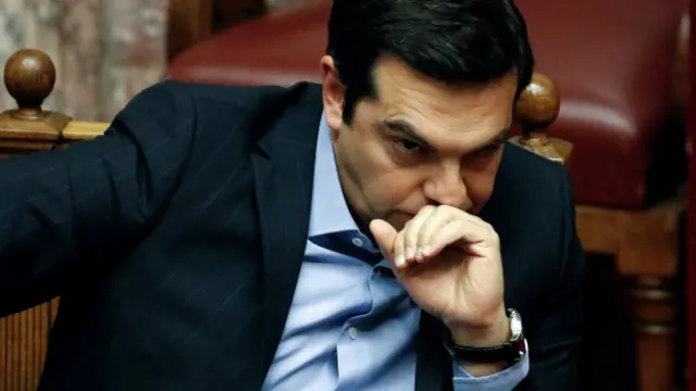Başbakan Tsipras, dün meclisteki kemer sıkma görüşmeleri sırasında gelen tepkilere karşı ülkenin neden IMF'nin taleplerini yerine getirmek zorunda olduğunu anlattı, tedbirleri savundu.